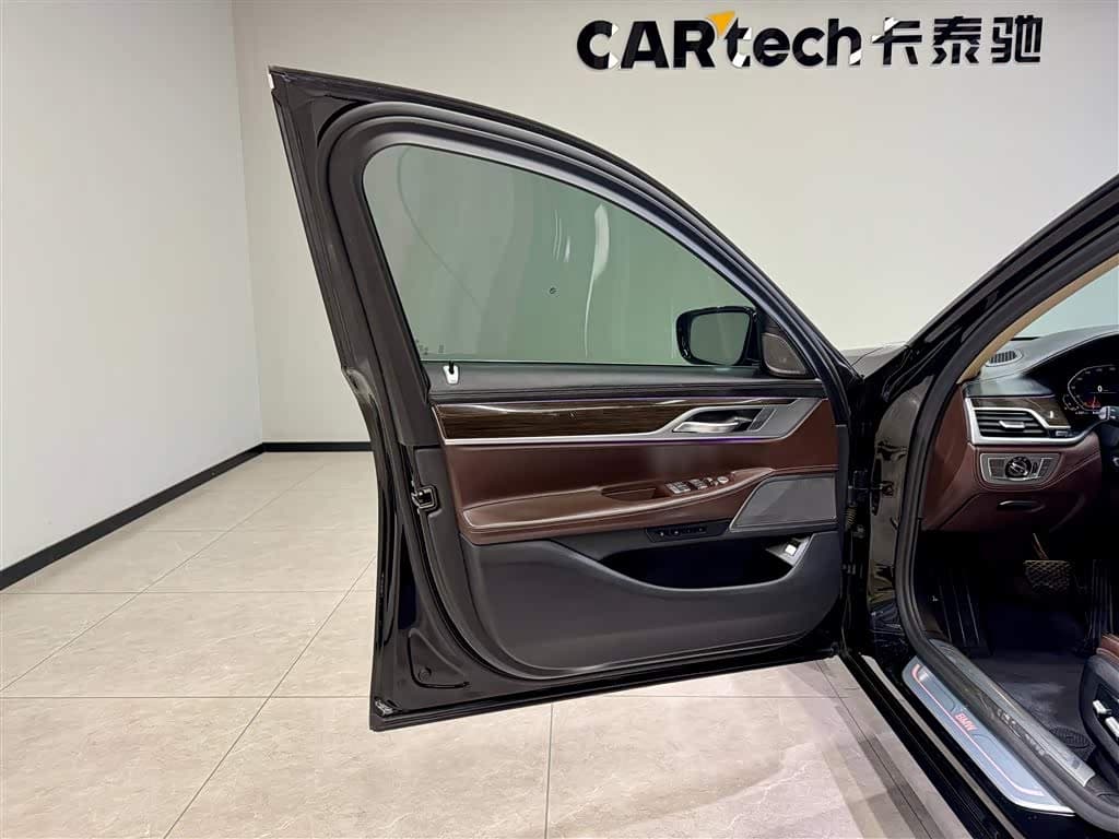 BMW 7 Series 2020 — Фото 16/20