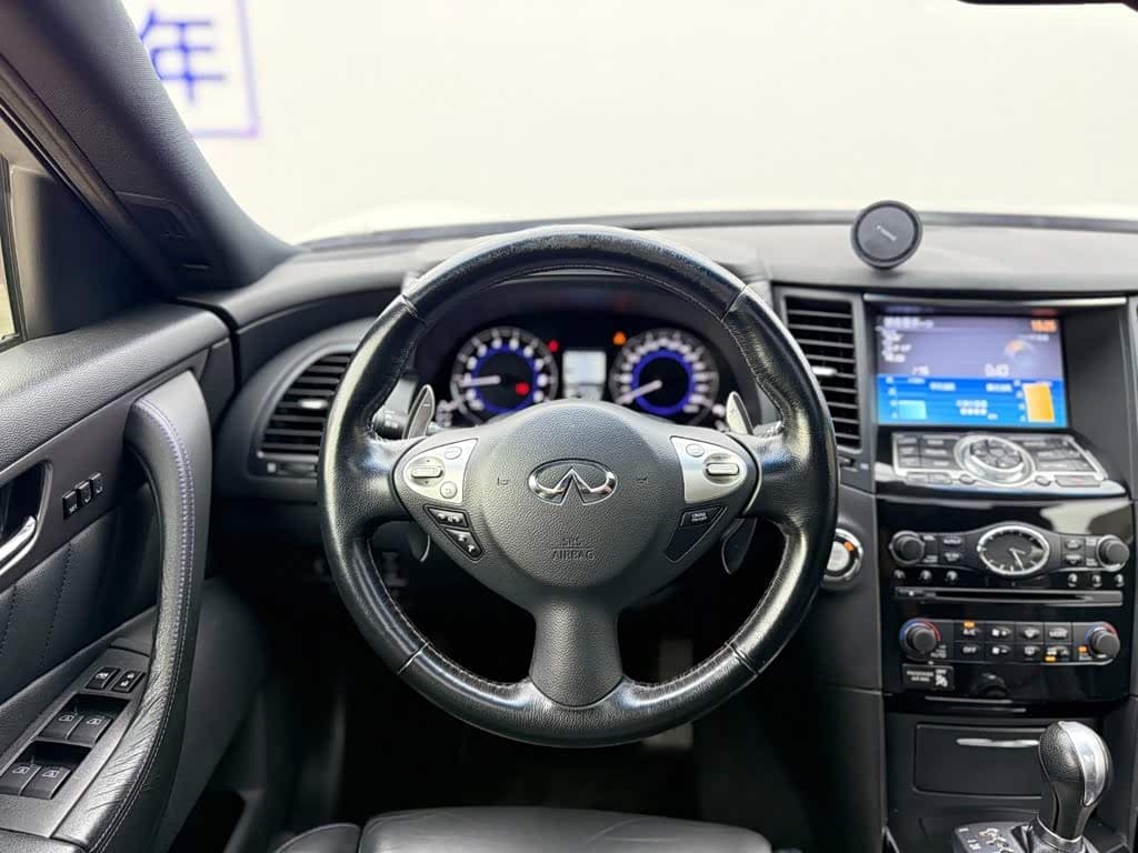 Infiniti QX70 2018 — Фото 13/17