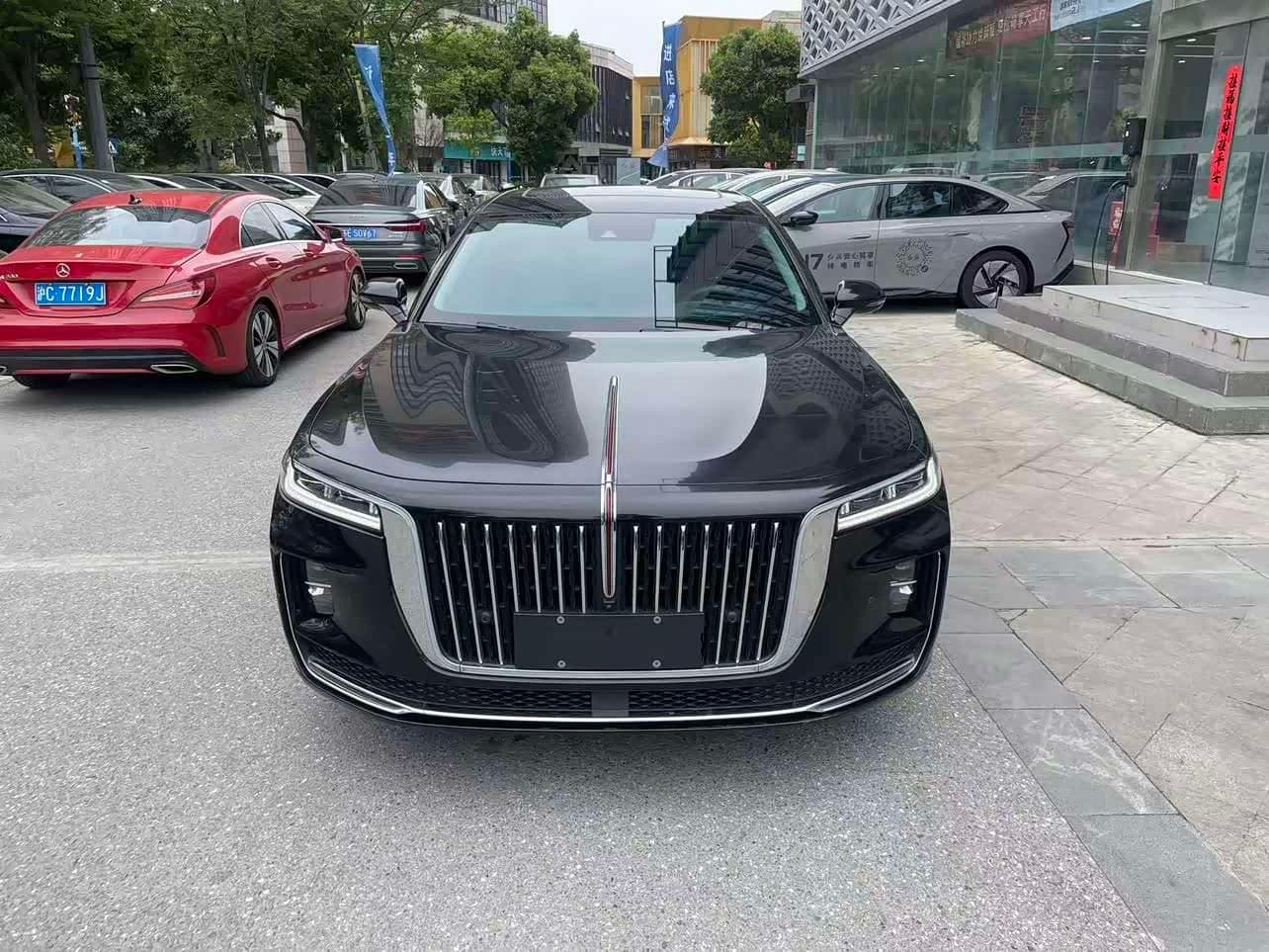 Hongqi H9 2023 — Фото 1/12
