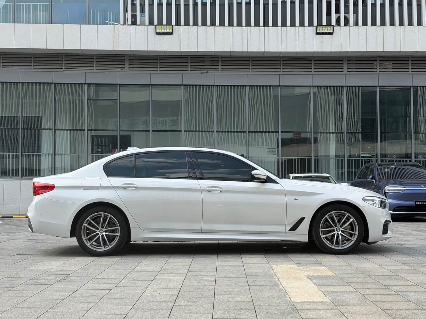 BMW 5 Series 2019 — Фото 7/13