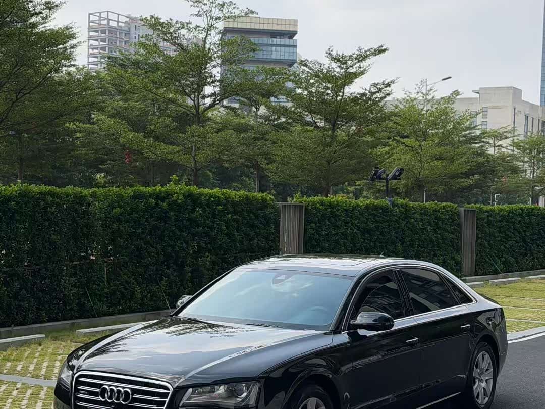 Audi A8 2014 — Фото 1/9