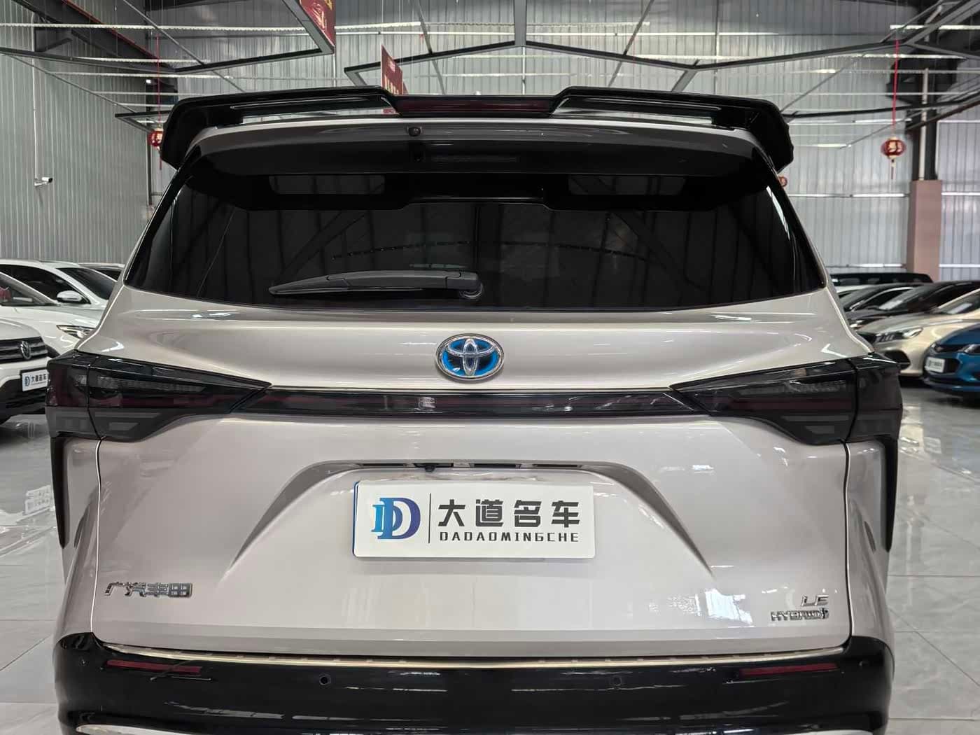 Toyota Sienna 2022 — Фото 6/16