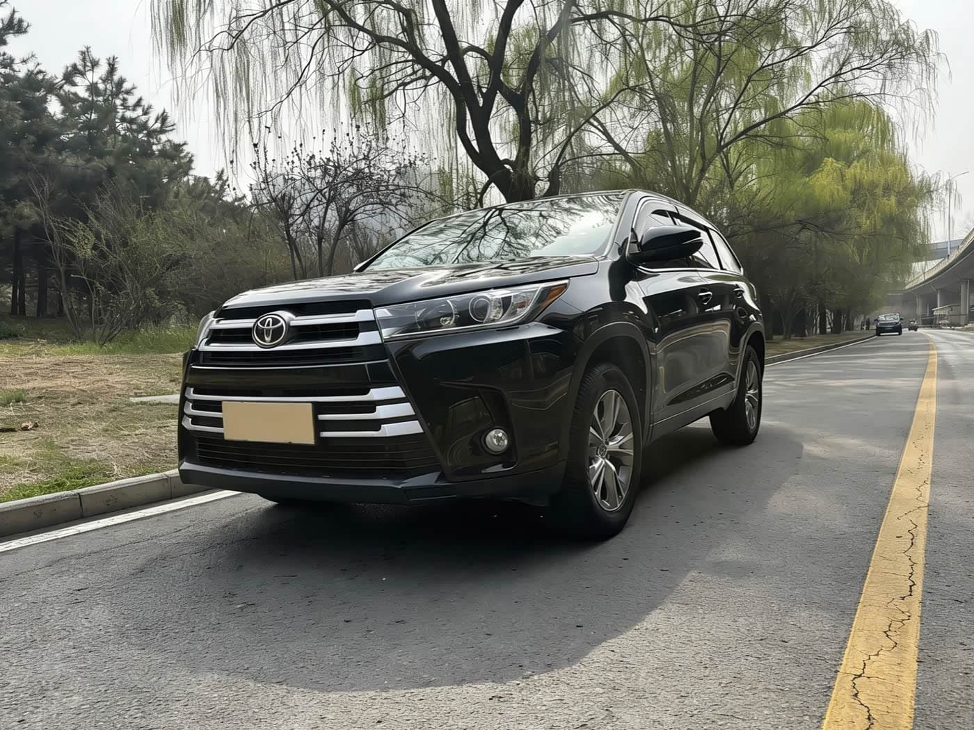 Toyota Highlander 2022 — Фото 1/20