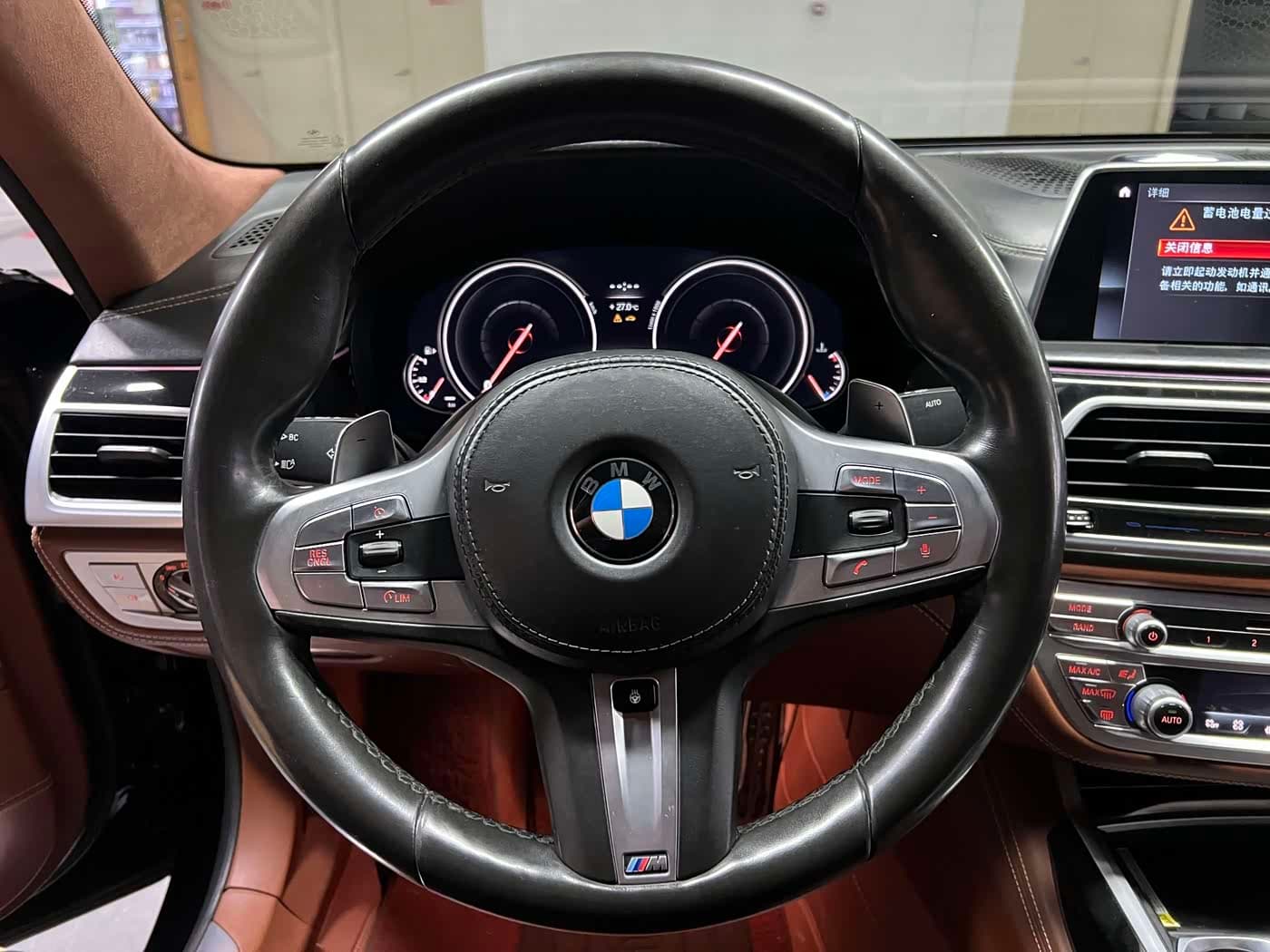 BMW 7 Series 2019 — Фото 17/18