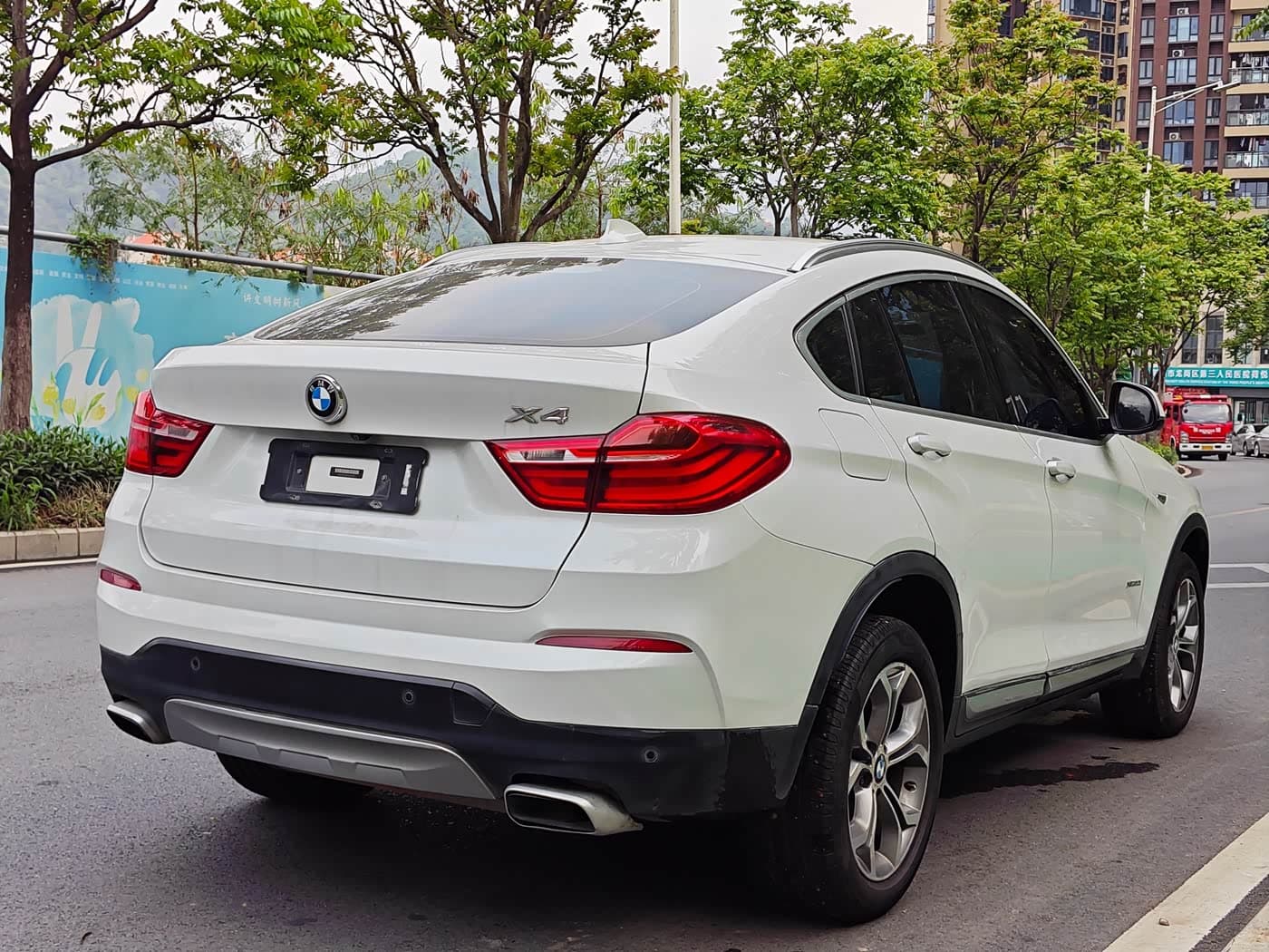 BMW X4 2016 — Фото 16/18