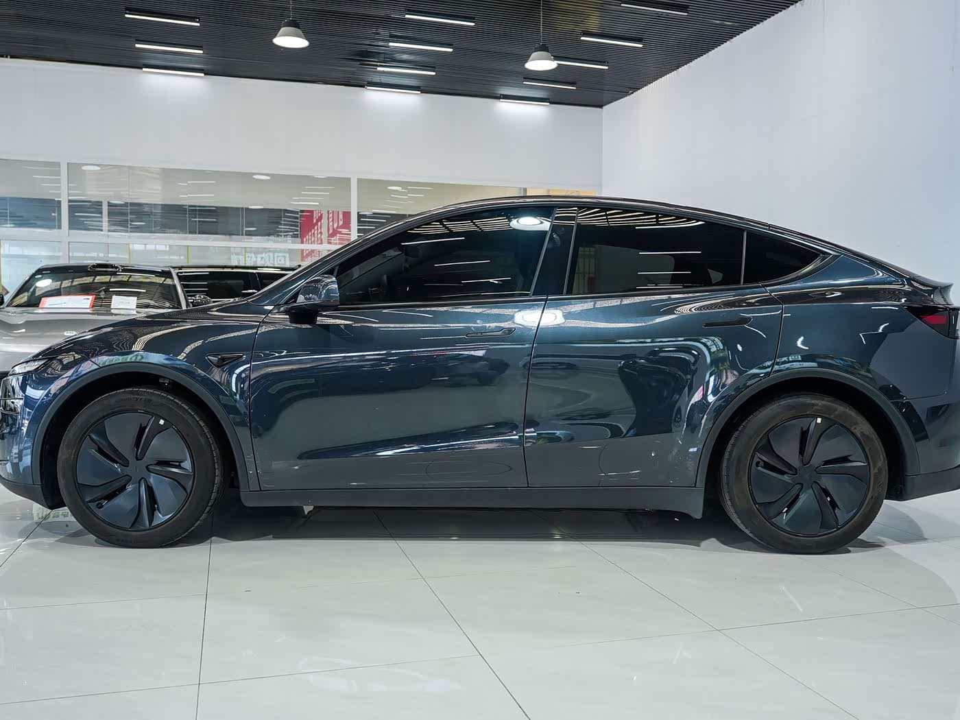 Tesla Model Y 2025 — Фото 3/6