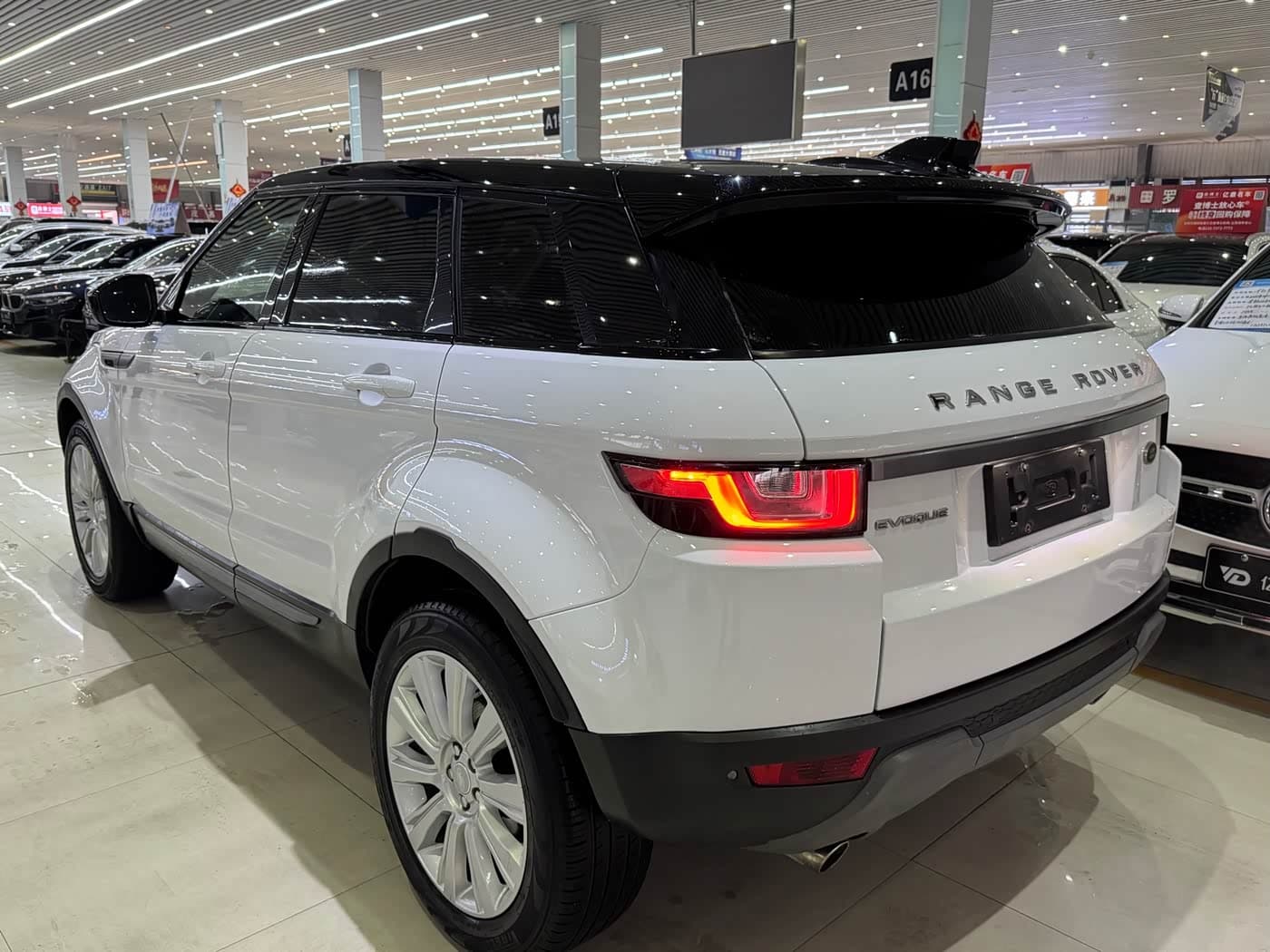 Land Rover Range Rover Evoque 2019 — Фото 8/10