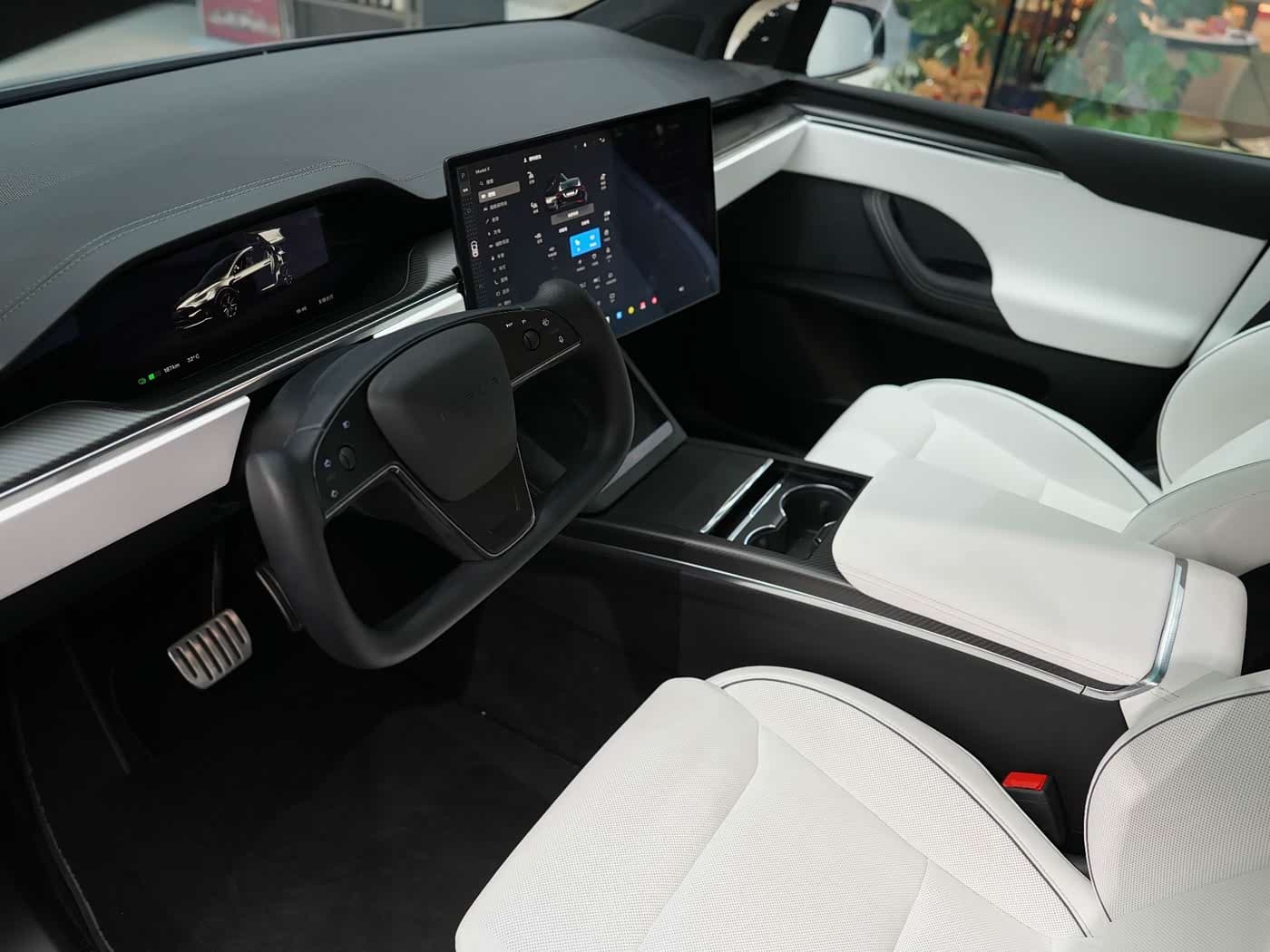 Tesla Model X 2023 — Фото 15/20
