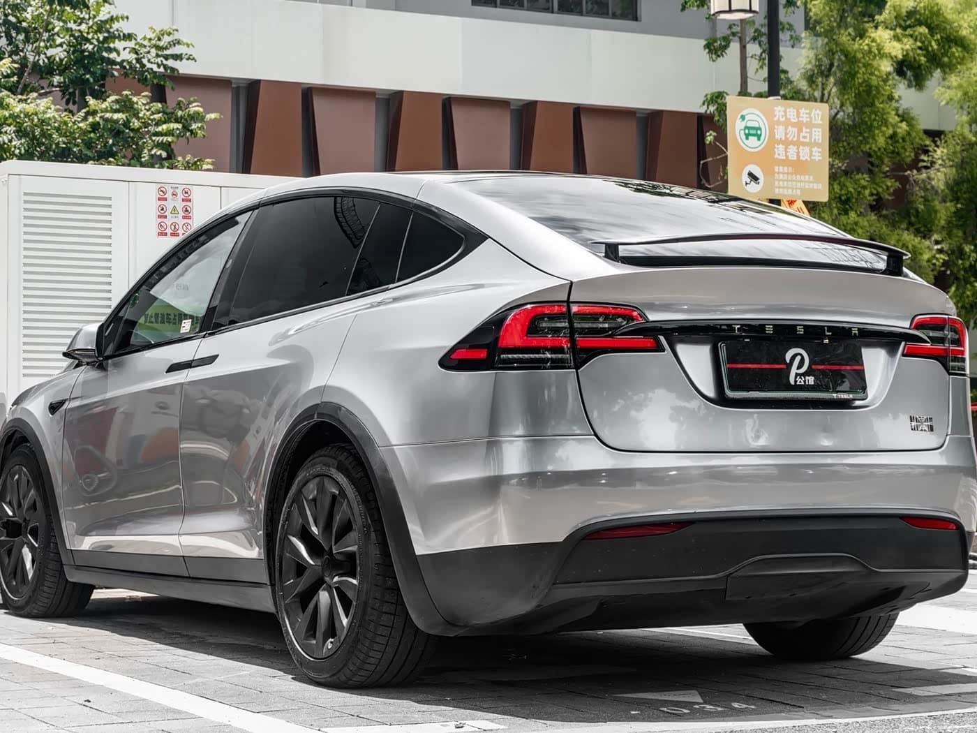Tesla Model X 2023 — Фото 4/19