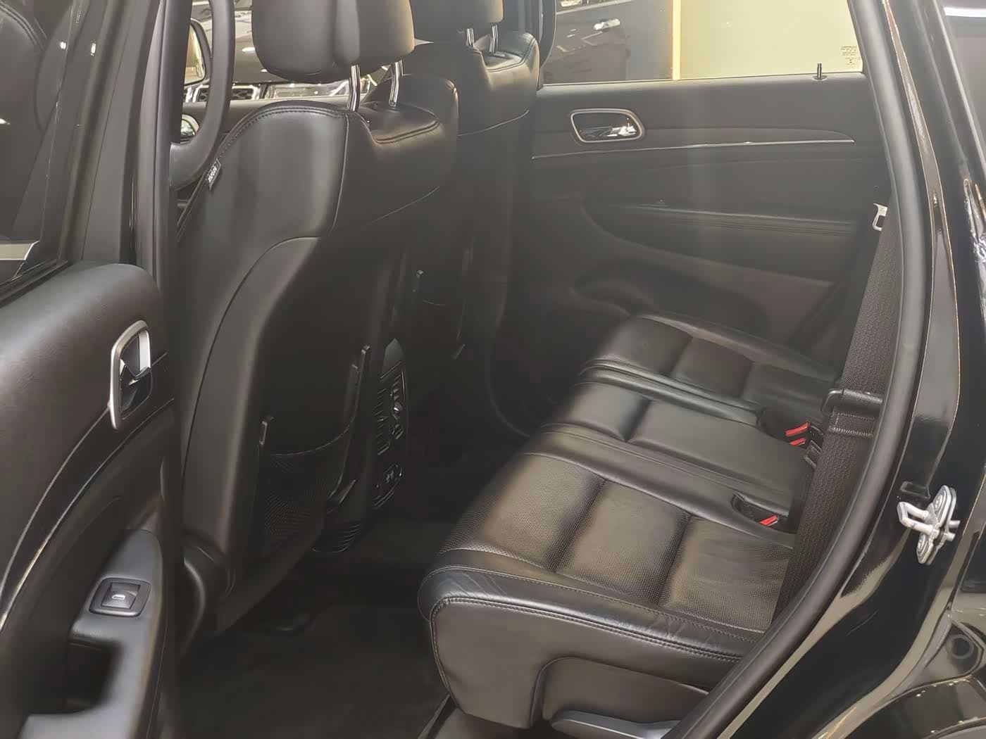 Jeep Grand Cherokee 2019 — Фото 11/17