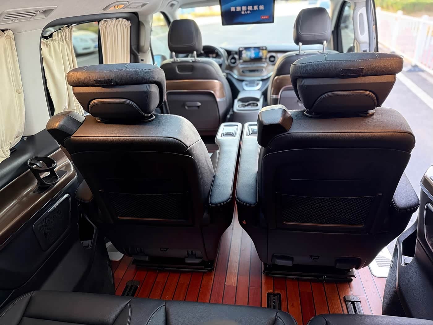 Mercedes-Benz V-Class 2022 — Фото 9/20