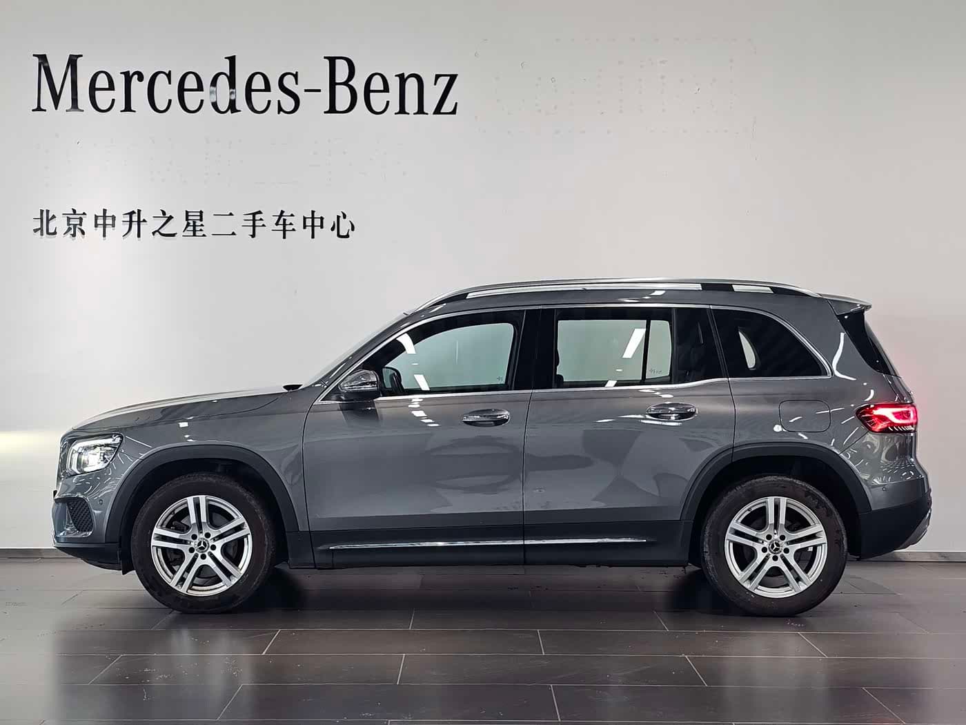 Mercedes-Benz GLB 2023 — Фото 2/13