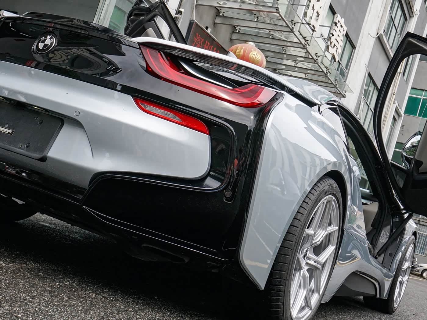 BMW i8 2018 — Фото 12/15