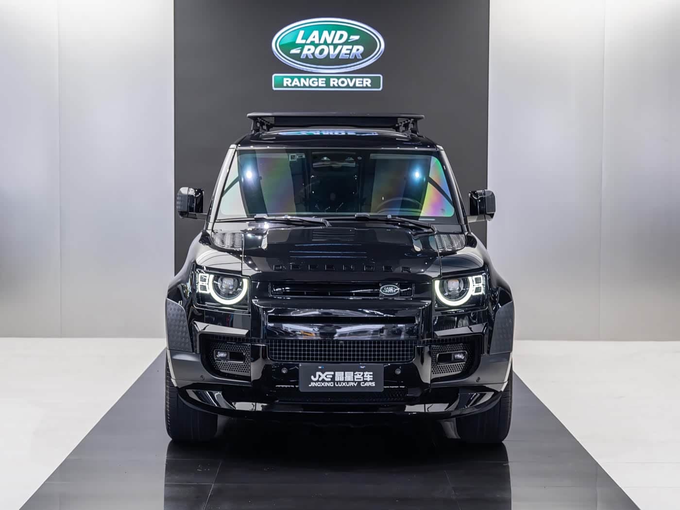 Land Rover Defender 2023 — Фото 2/16