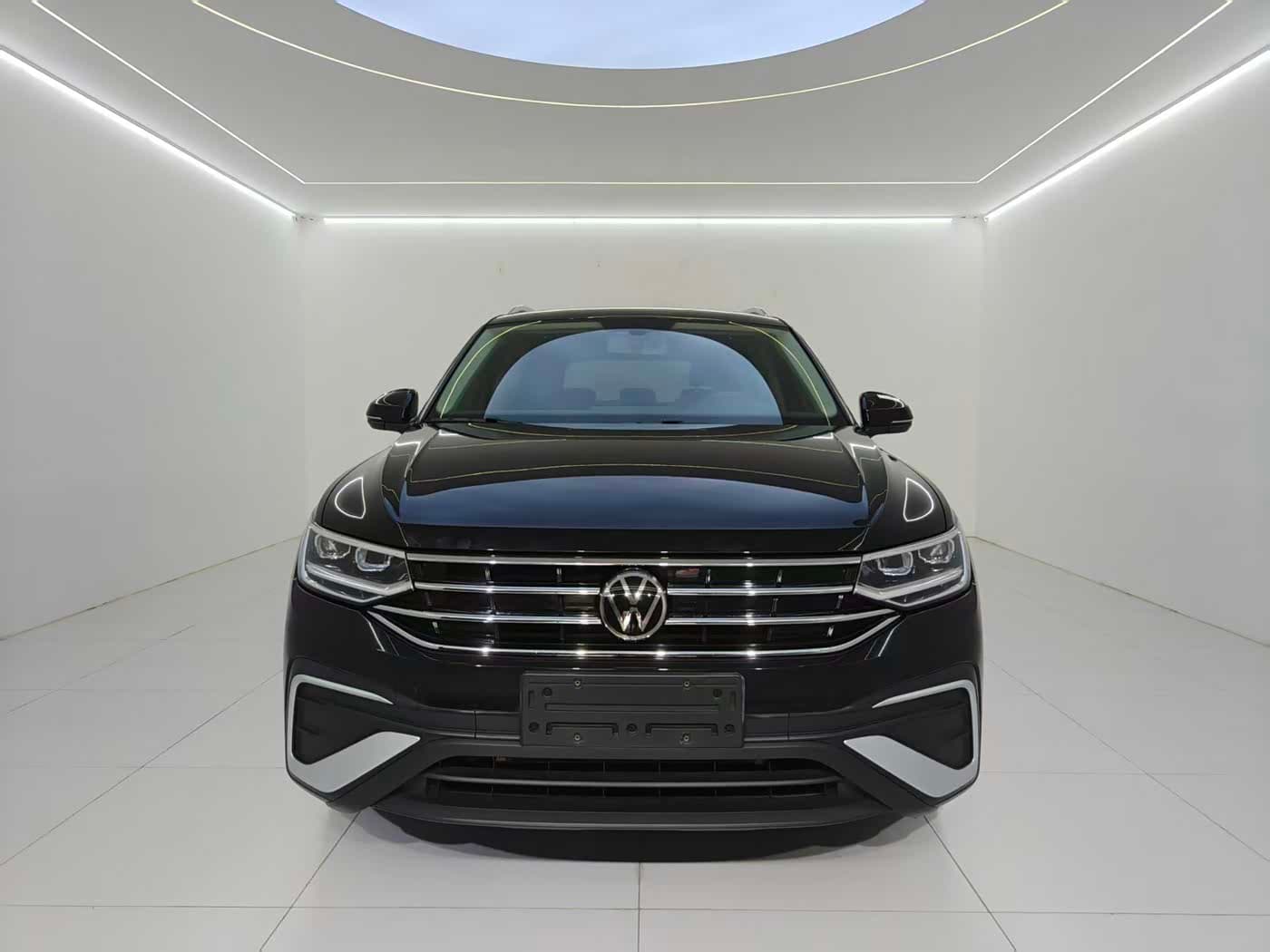 Volkswagen Tiguan L 2023 — Фото 2/20