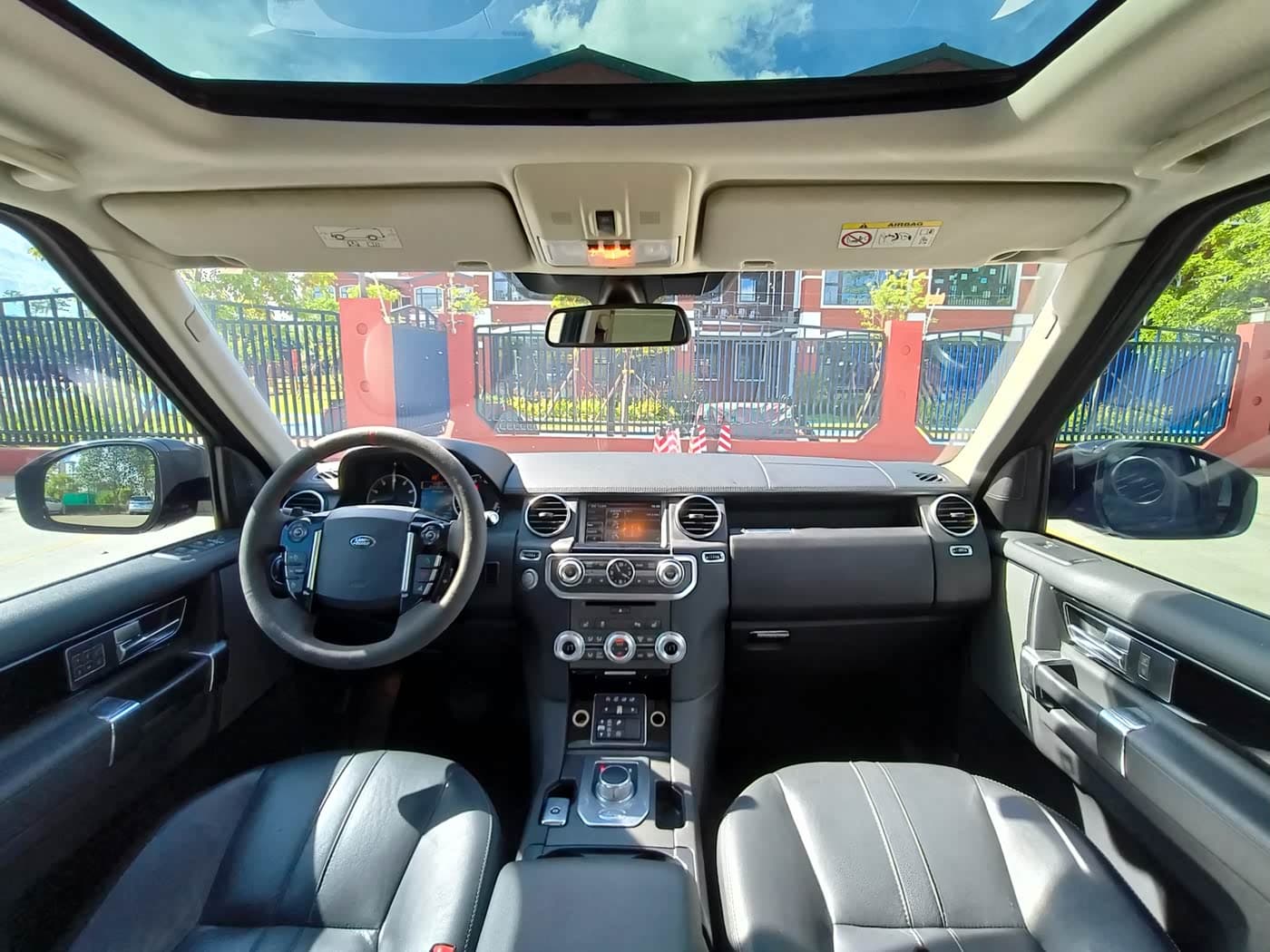 Land Rover Discovery 2015 — Фото 3/13