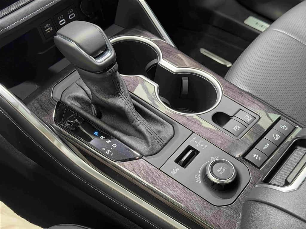 Toyota Highlander 2025 — Фото 9/20