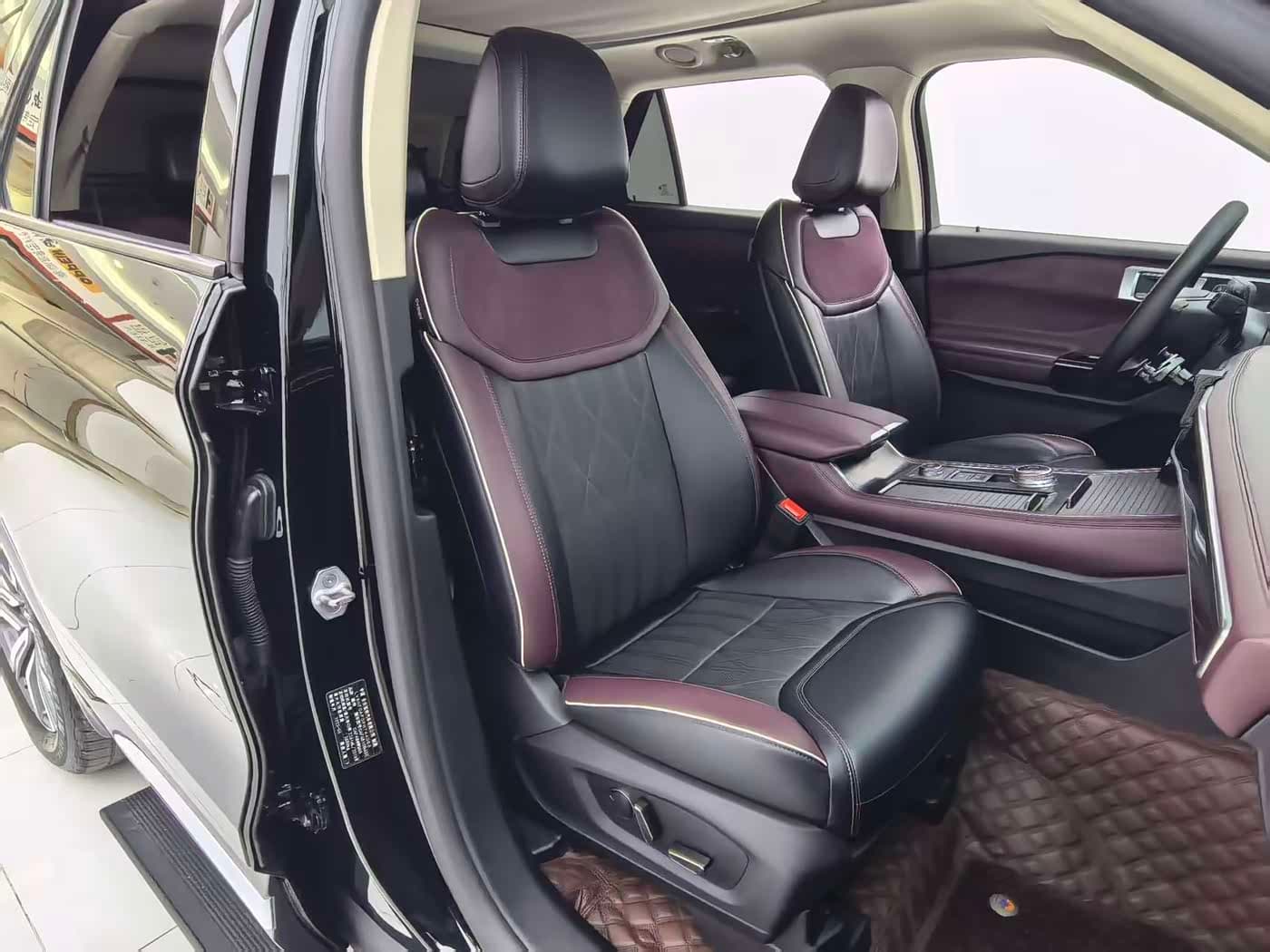 Ford Explorer 2023 — Фото 9/20