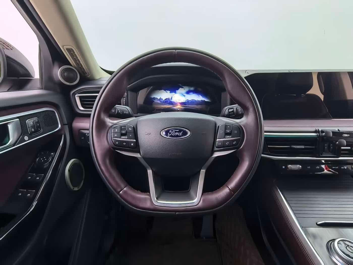 Ford Explorer 2023 — Фото 13/20