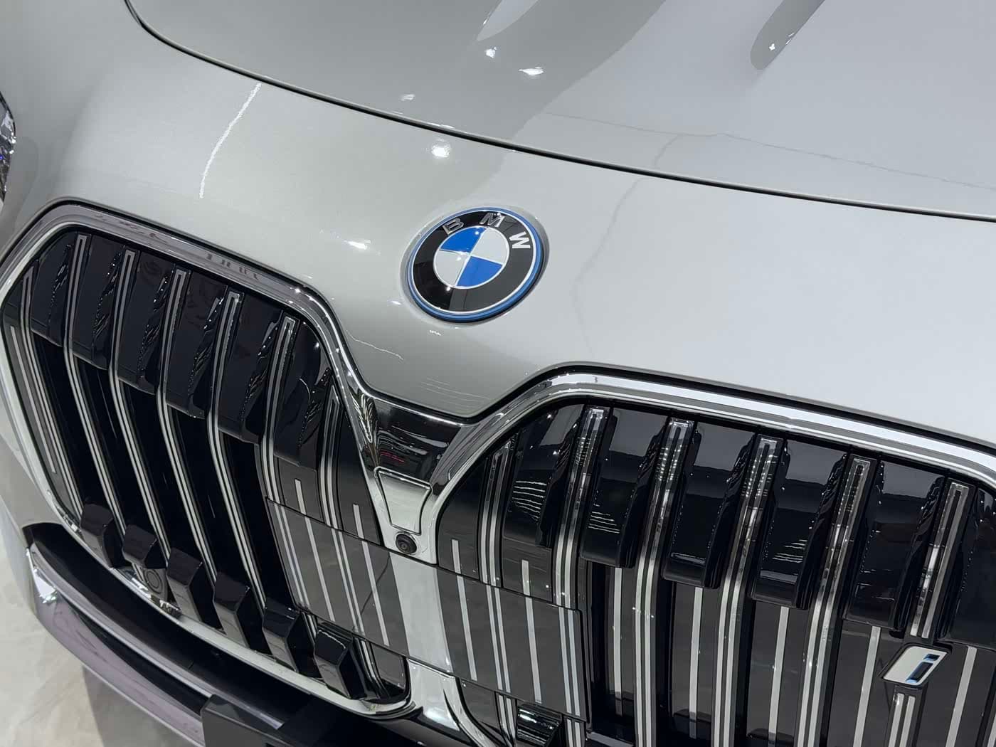 BMW i7 2023 — Фото 6/20