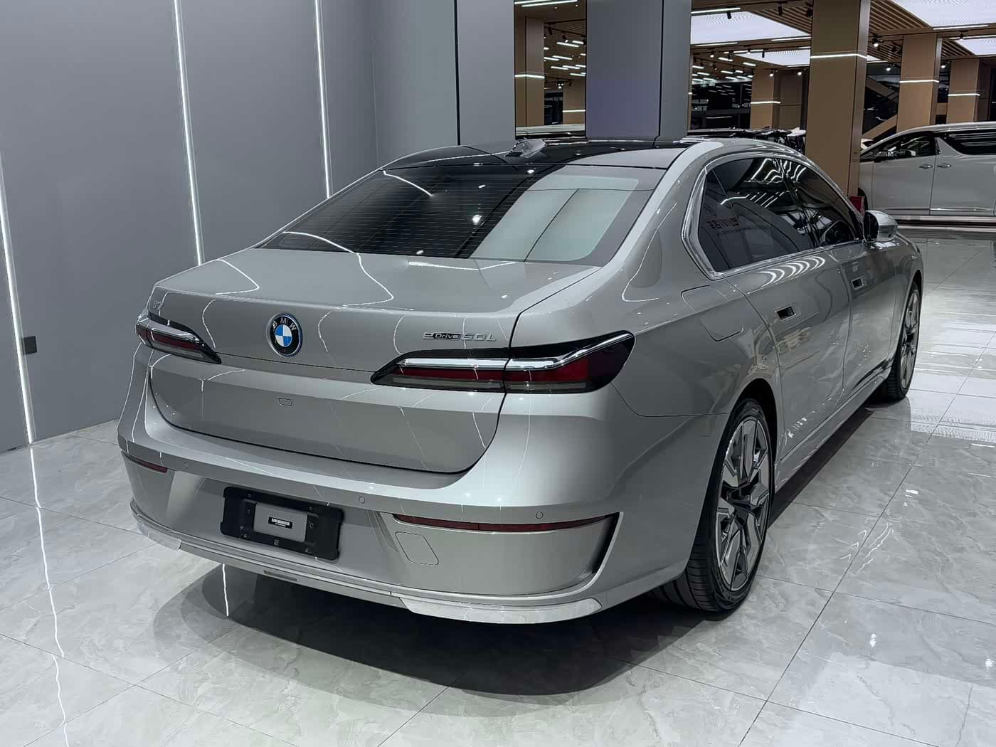 BMW i7 2023 — Фото 9/20