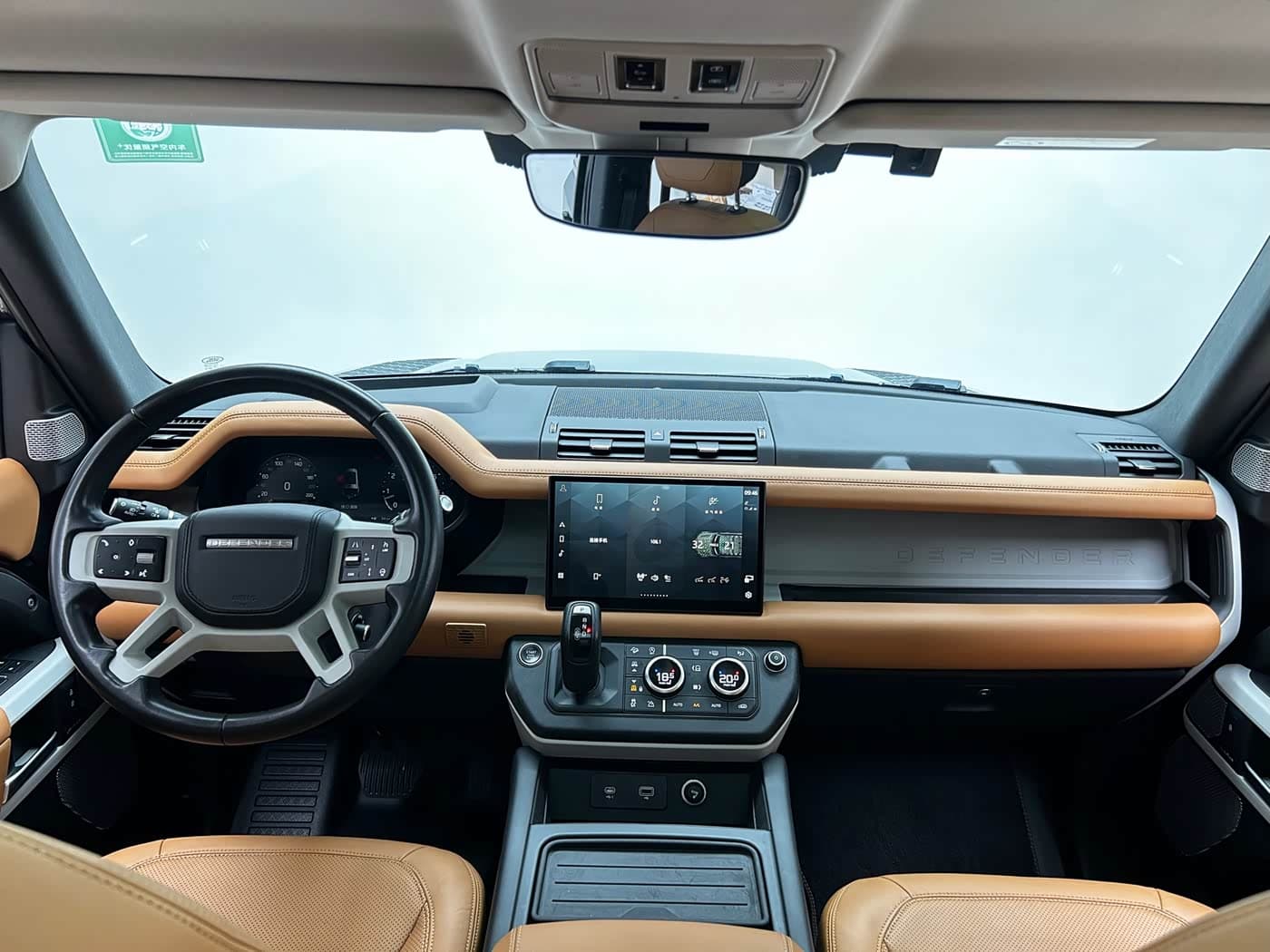 Land Rover Defender 2024 — Фото 18/20