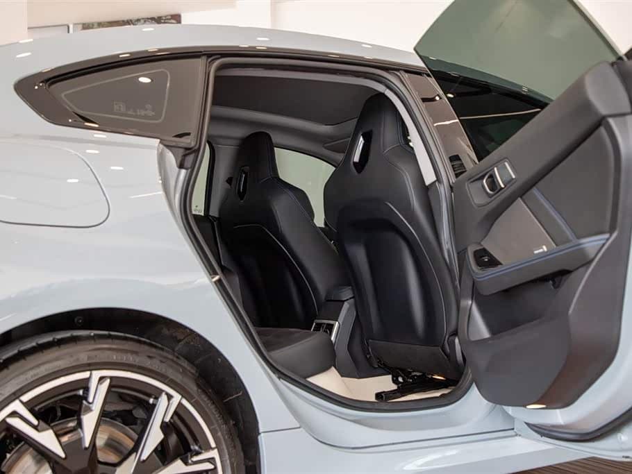 BMW 2 Series 2025 — Фото 17/20
