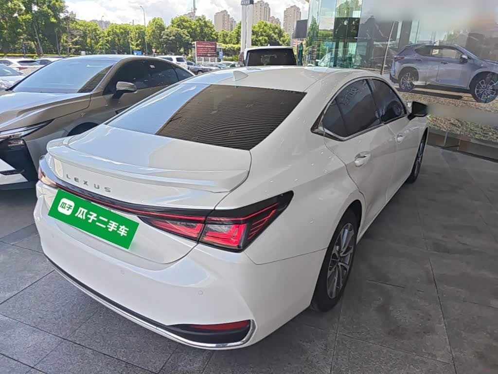 Lexus ES 2025 — Фото 7/20