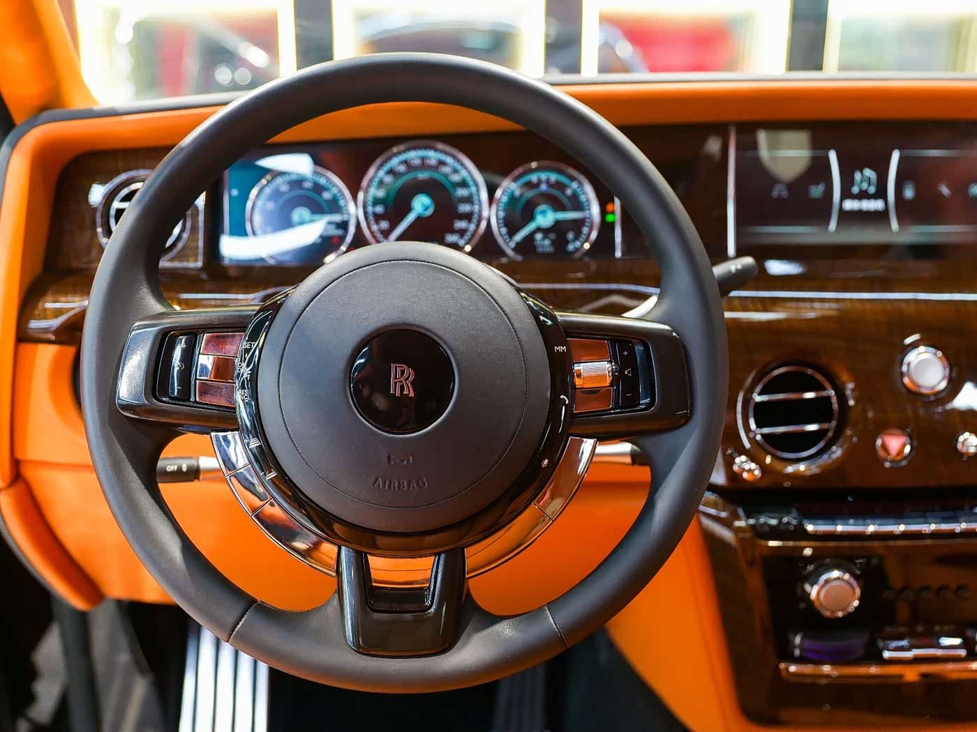 Rolls-Royce Phantom 2014 — Фото 16/18
