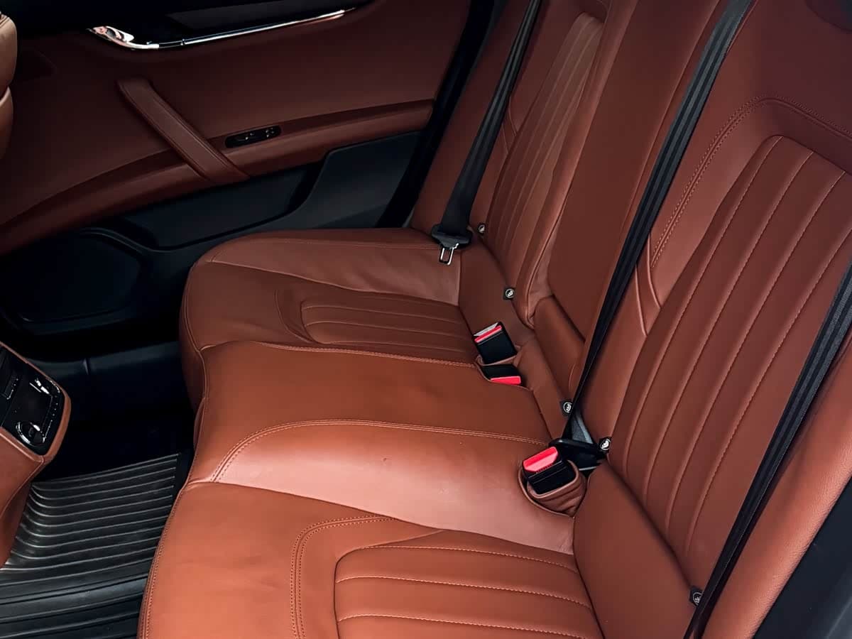 Maserati Quattroporte 2015 — Фото 15/20