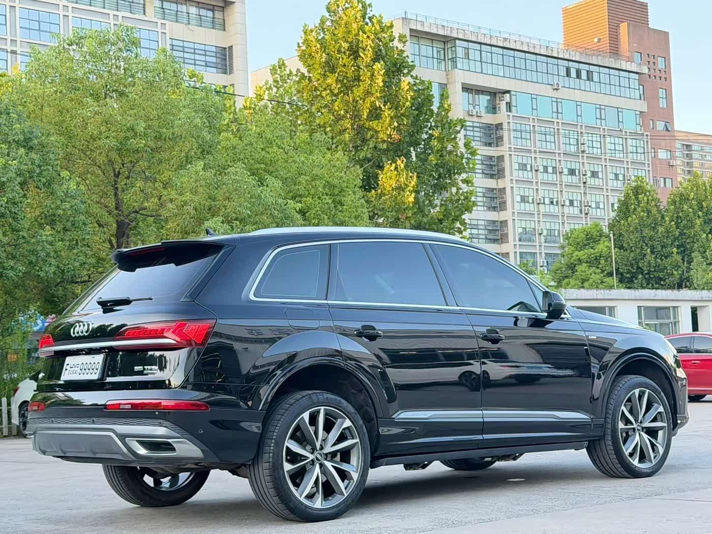 Audi Q7 2021 — Фото 9/9