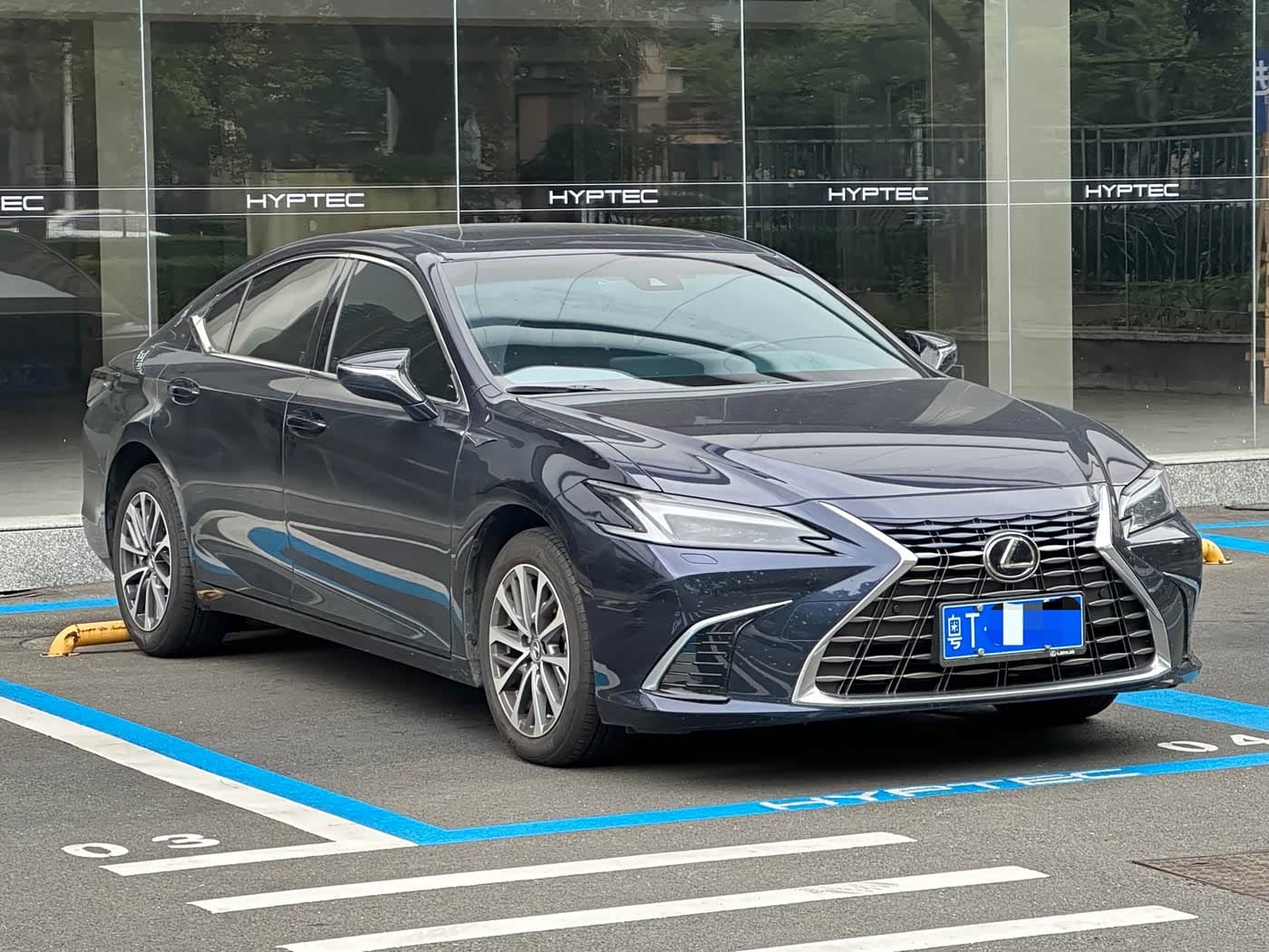 Lexus ES 2025 — Фото 3/3