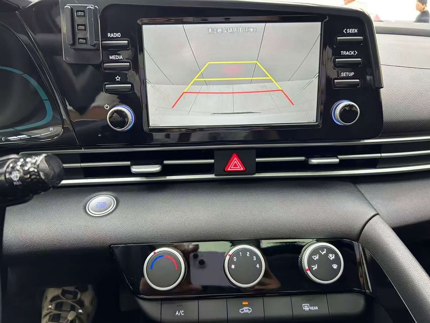 Hyundai Elantra 2023 — Фото 13/20