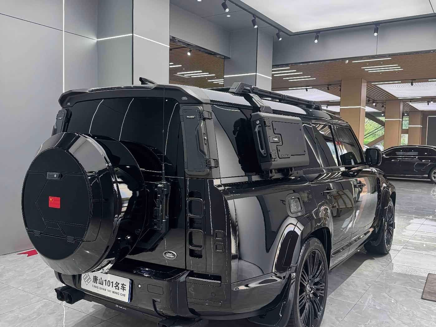 Land Rover Defender 2023 — Фото 7/20