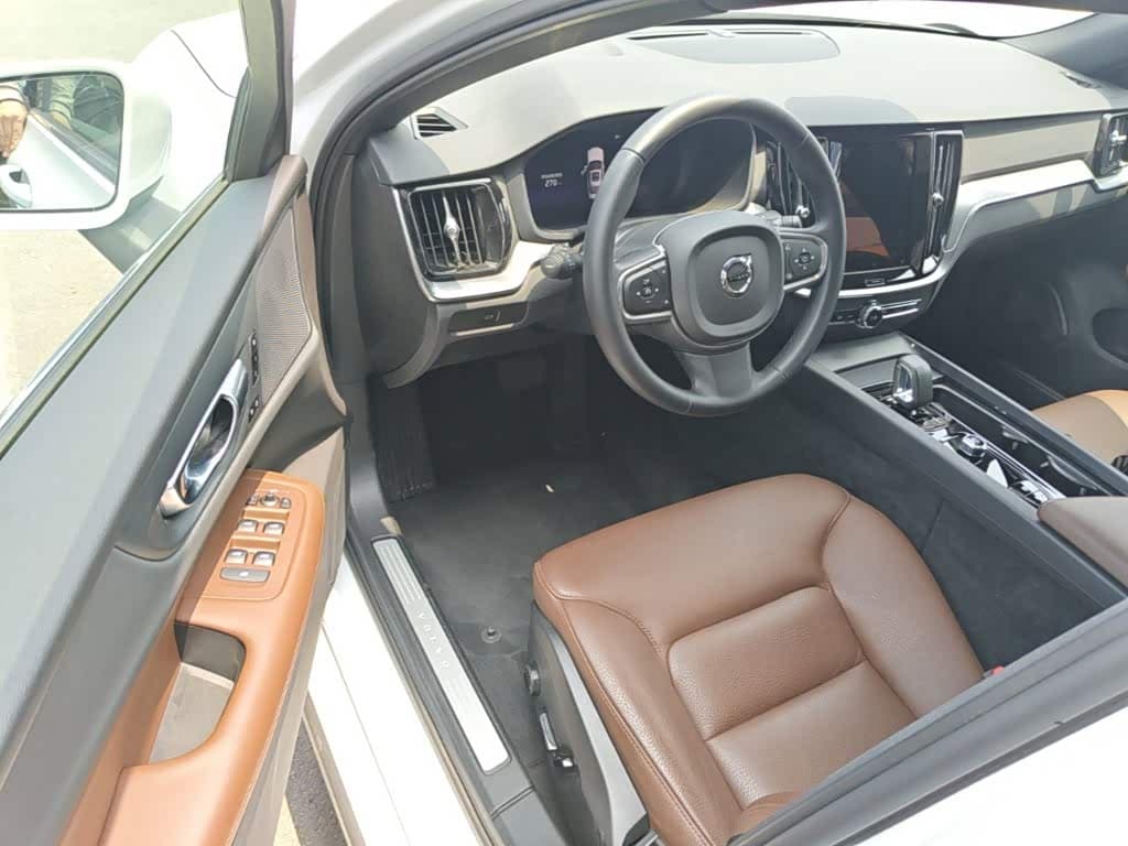 Volvo S60 2025 — Фото 16/20