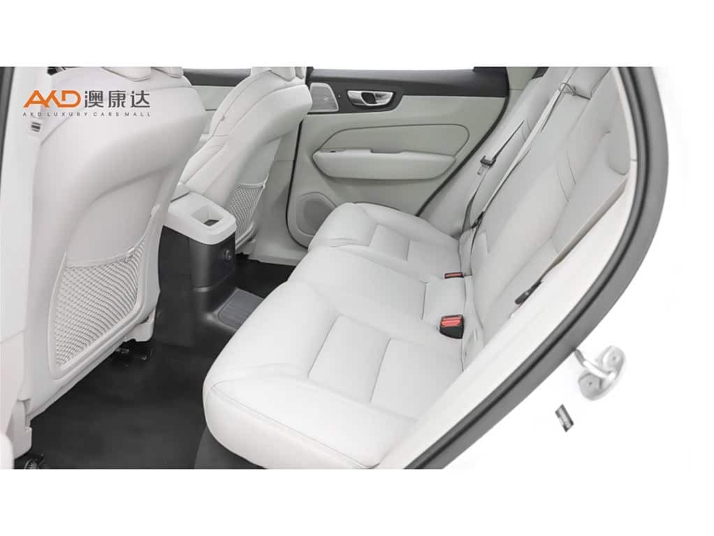 Volvo XC60 Plug-in Hybrid 2024 — Фото 7/10