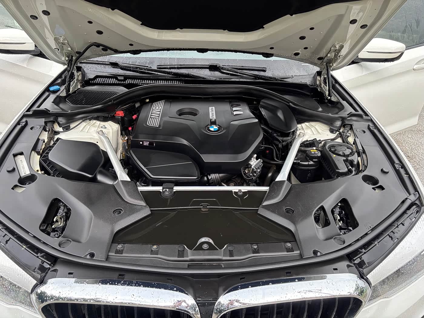 BMW 5 Series 2019 — Фото 16/17
