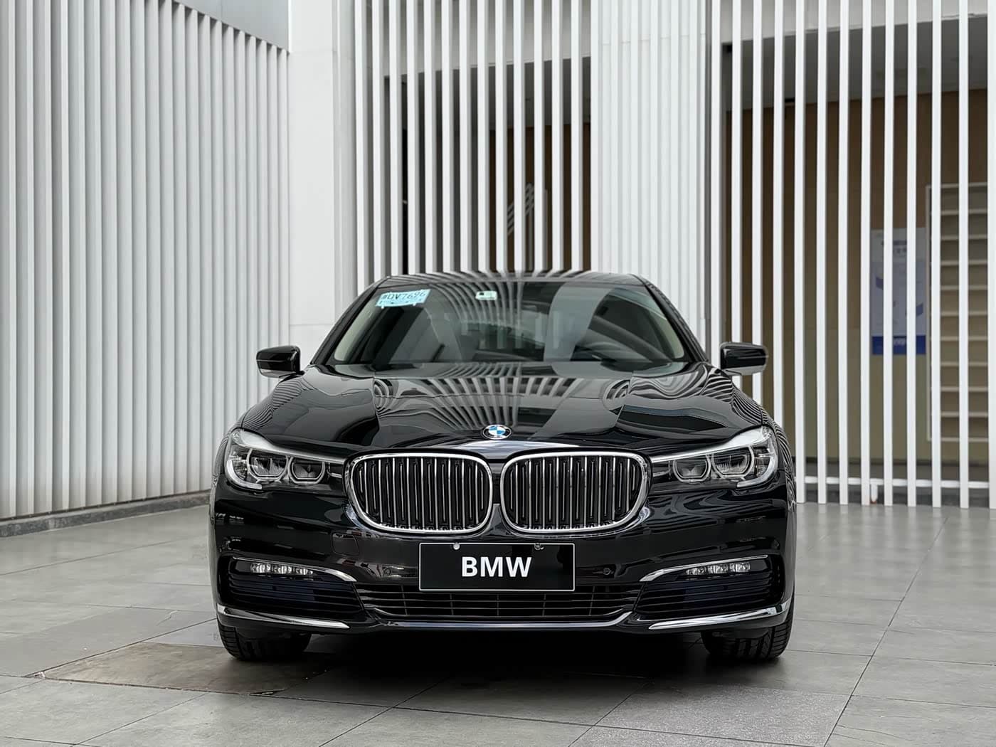 BMW 7 Series 2017 — Фото 2/17