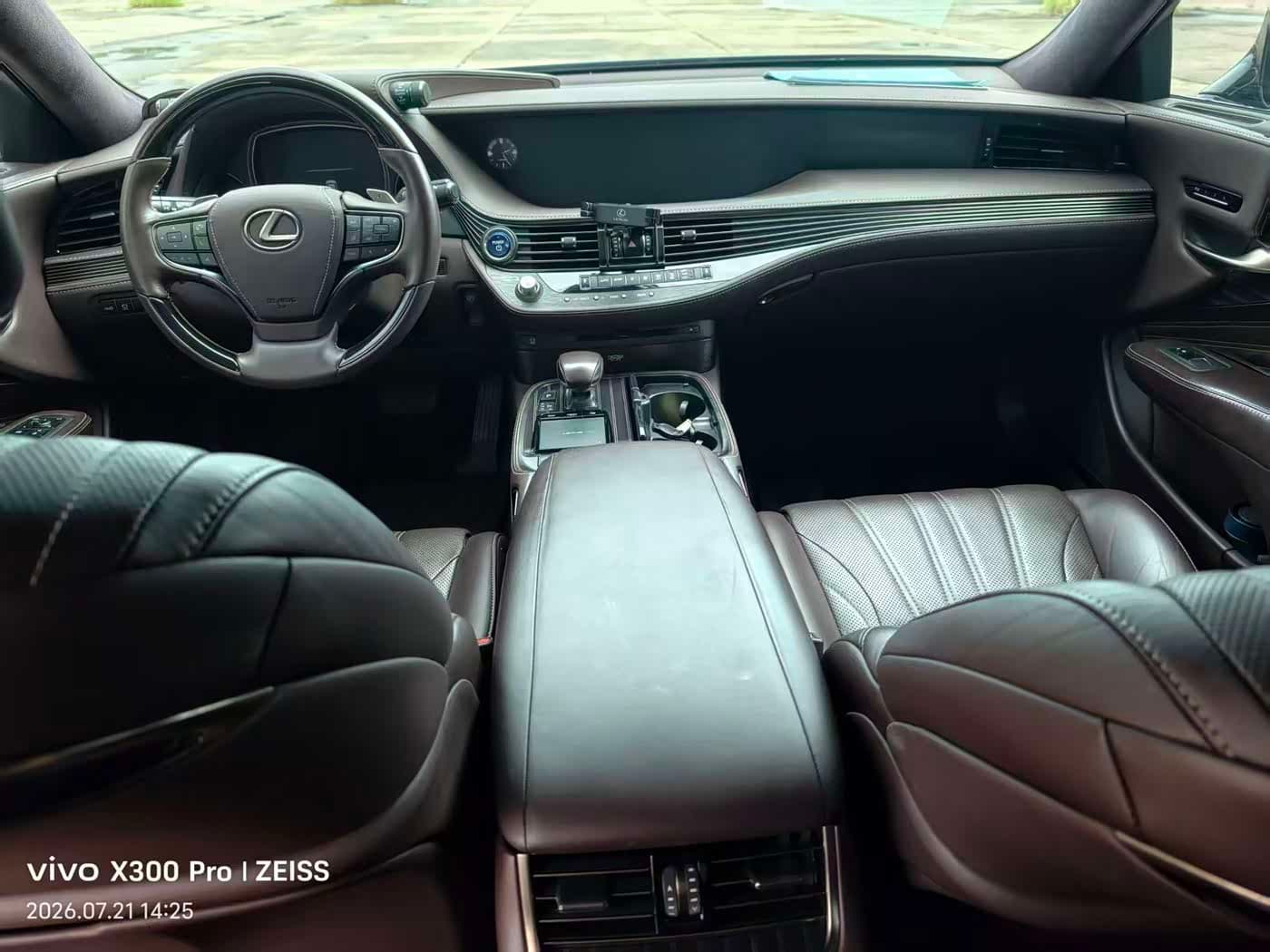 Lexus LS 2020 — Фото 11/15