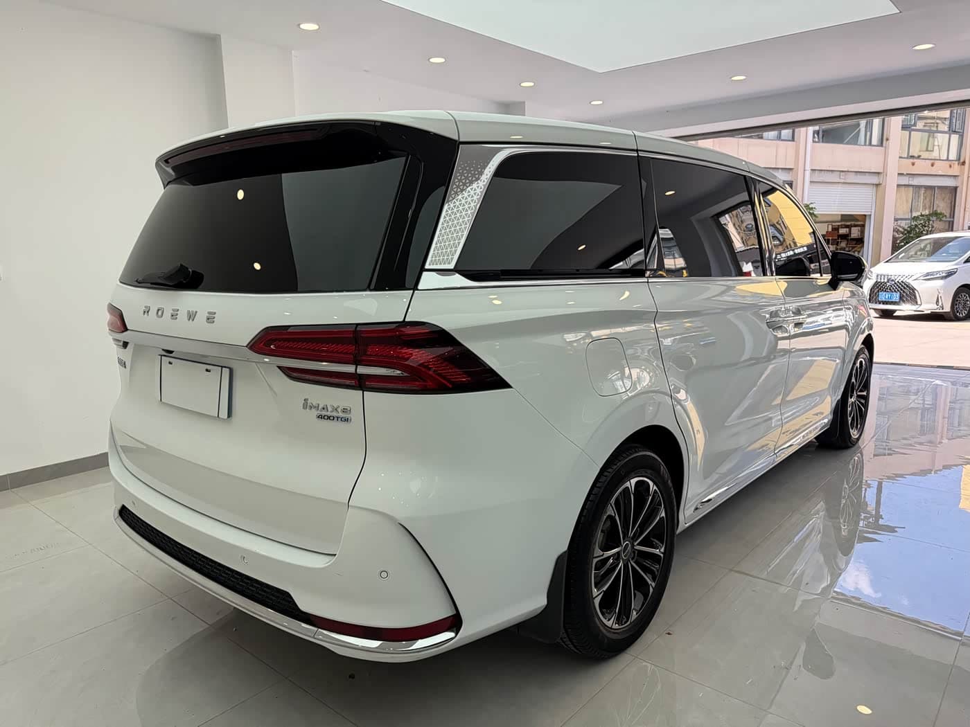 Roewe iMAX8 2021 — Фото 12/12