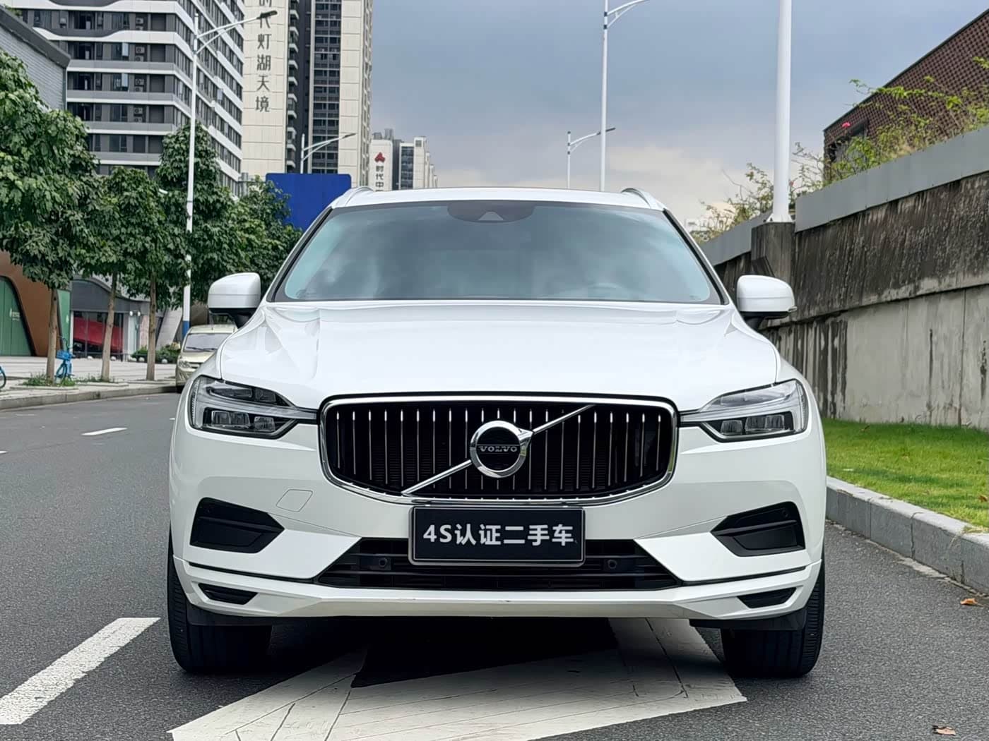 Volvo XC60 2019 — Фото 3/20