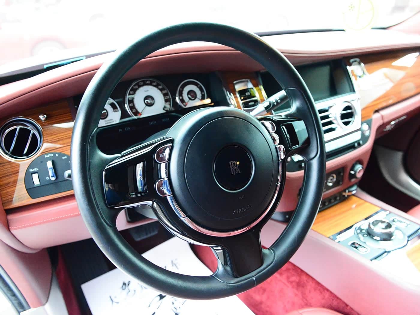 Rolls-Royce Wraith 2015 — Фото 4/20