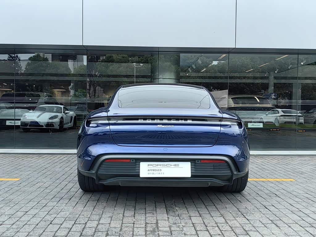 Porsche Taycan 2021 — Фото 10/20