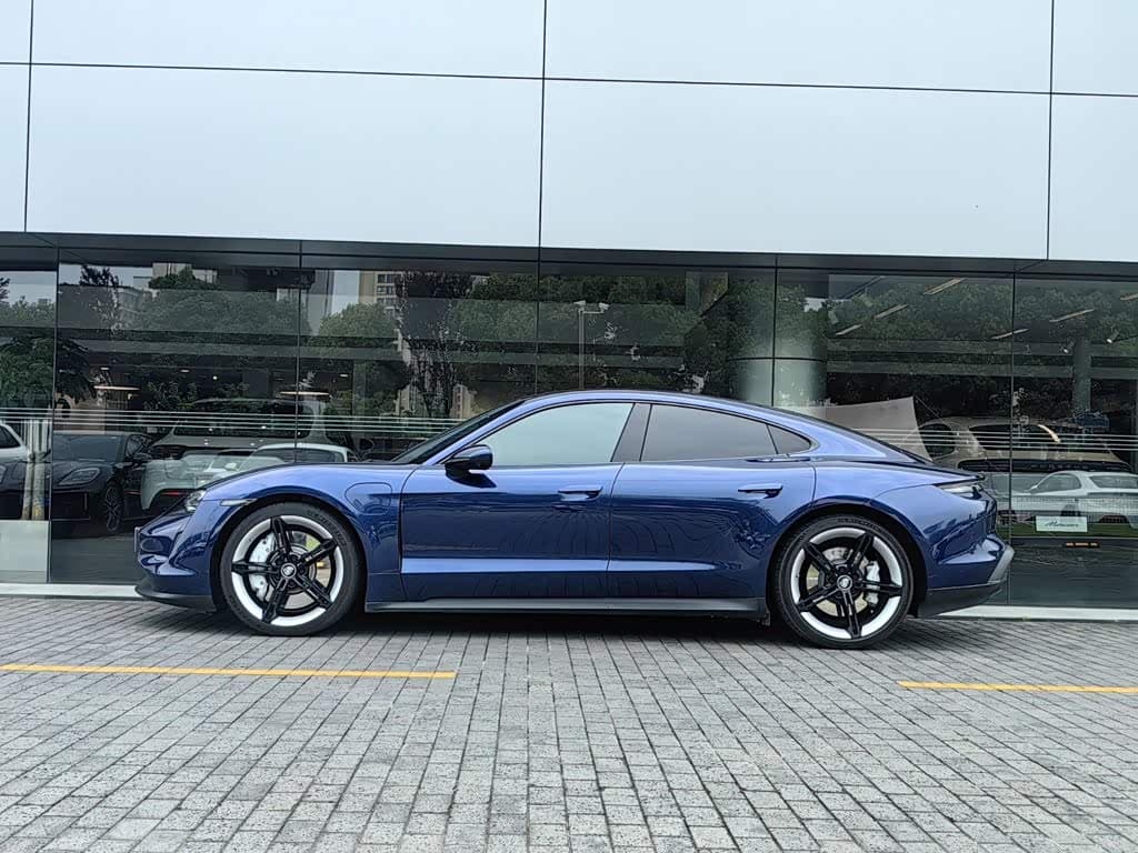 Porsche Taycan 2021 — Фото 2/20