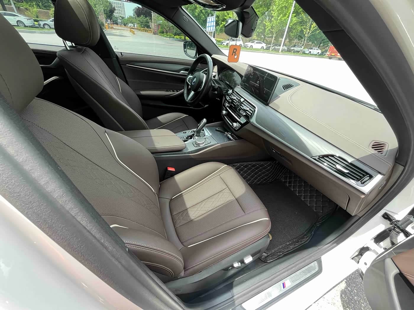 BMW 5 Series New Energy 2022 — Фото 13/20