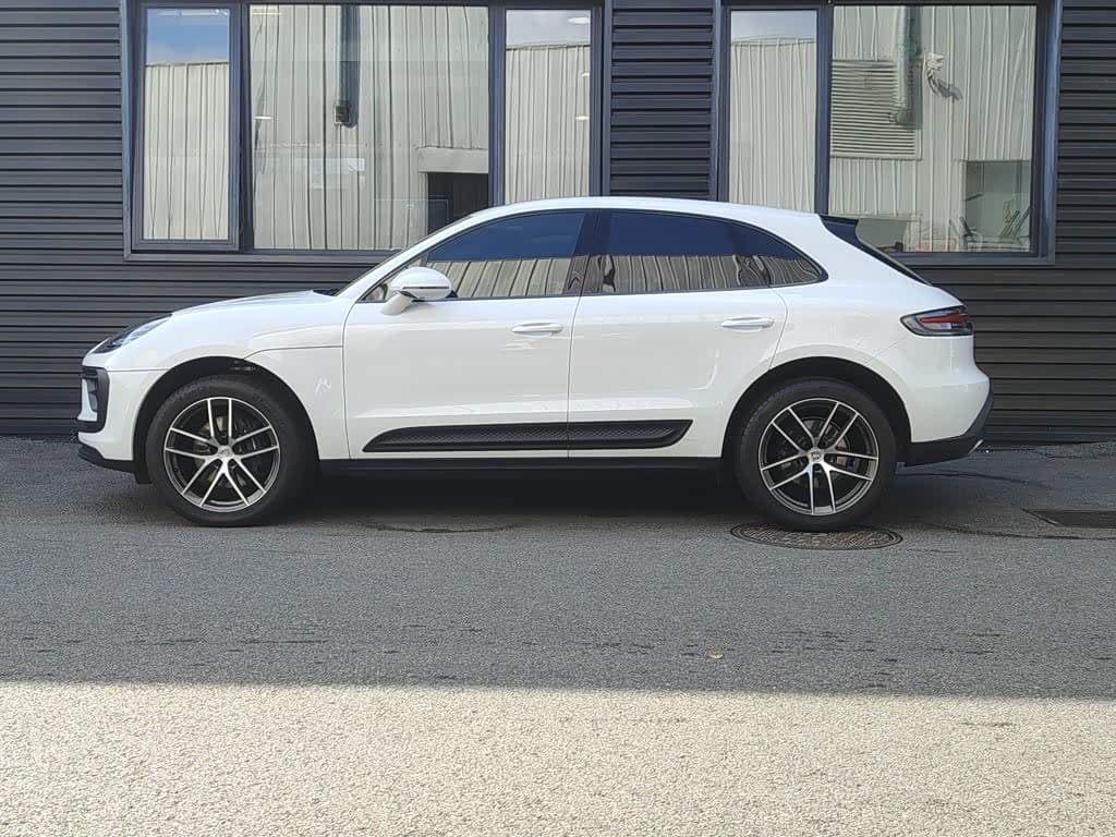 Porsche Macan 2025 — Фото 11/15
