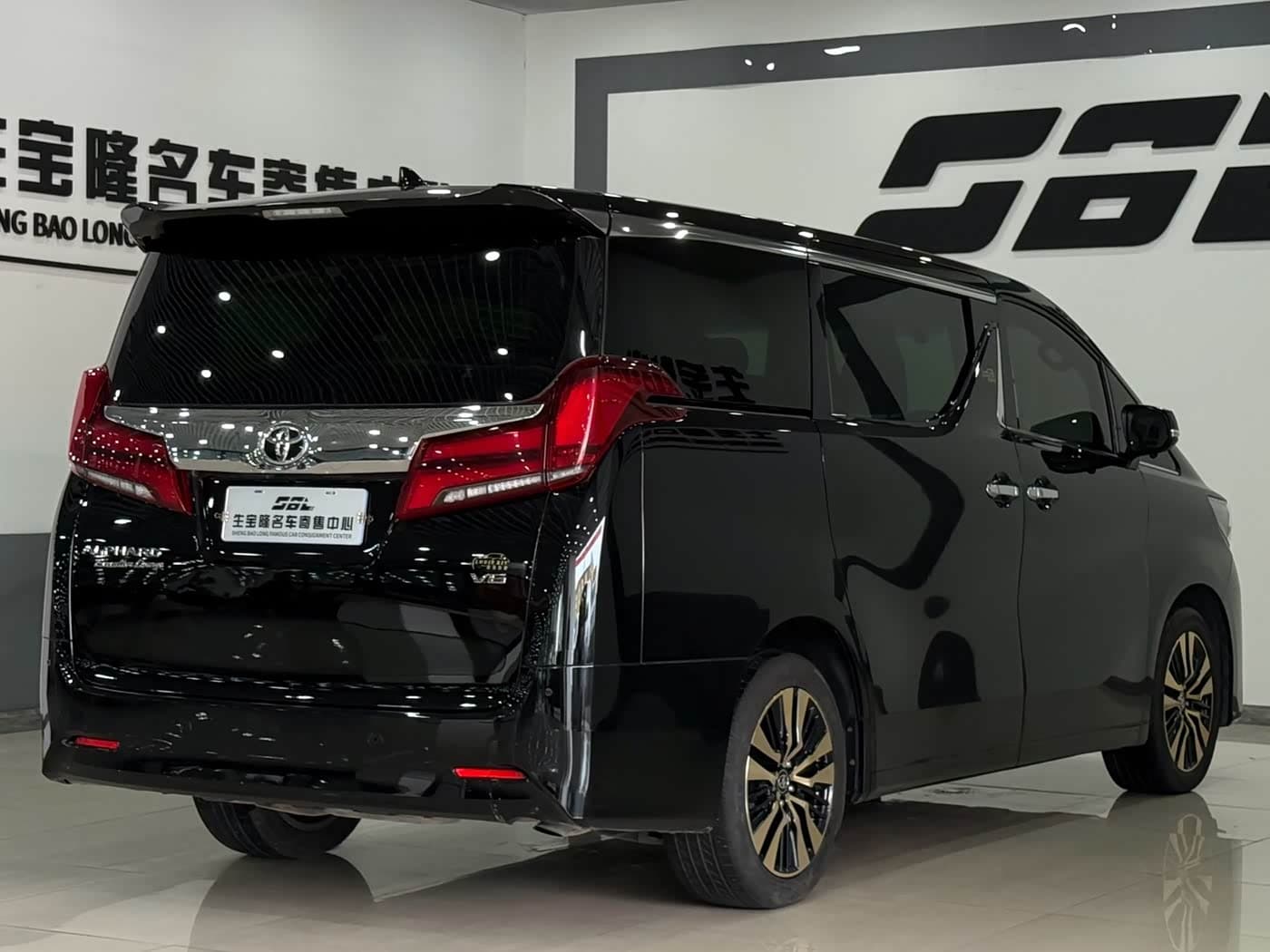 Toyota Alphard 2020 — Фото 4/20