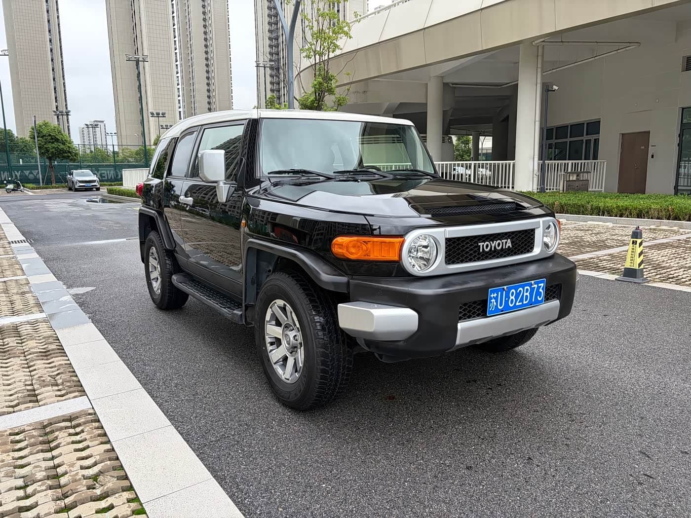 Toyota FJ Cruiser 2014 — Фото 3/20