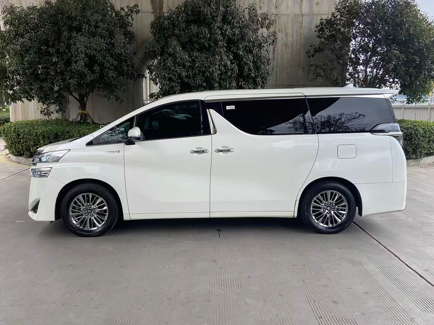 Toyota Vellfire 2022 — Фото 7/20
