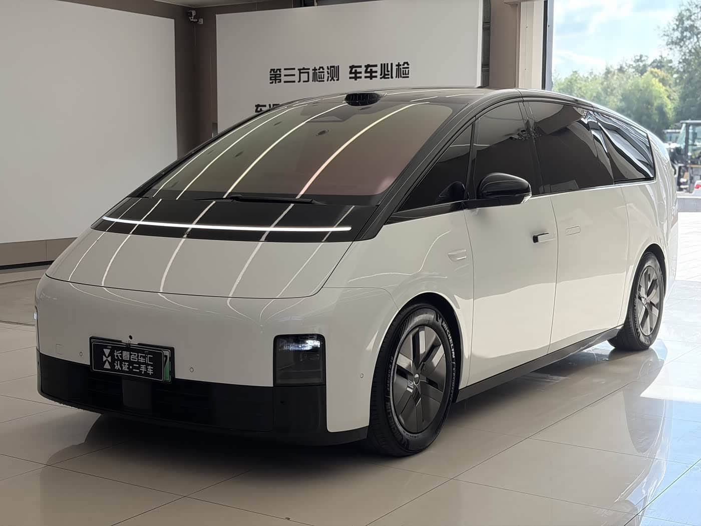 Li Auto MEGA, 2025